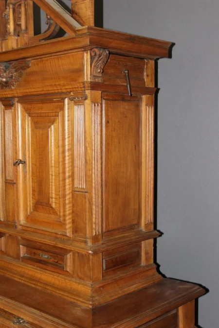 Buffet à Retrait Louis XIII En Noyer  Fin XVII Siècle