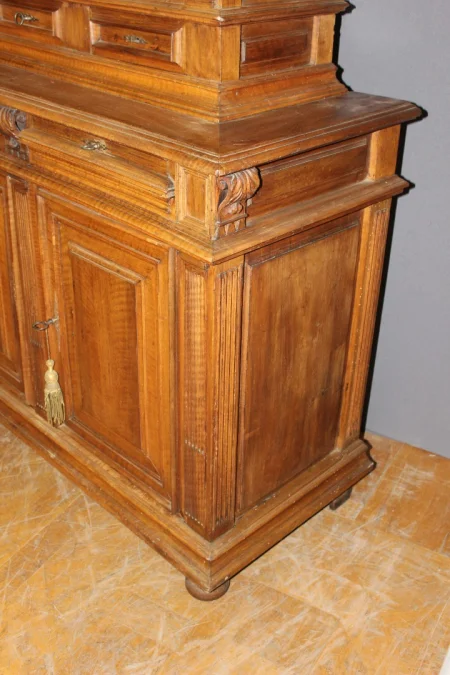 Buffet à Retrait Louis XIII En Noyer  Fin XVII Siècle