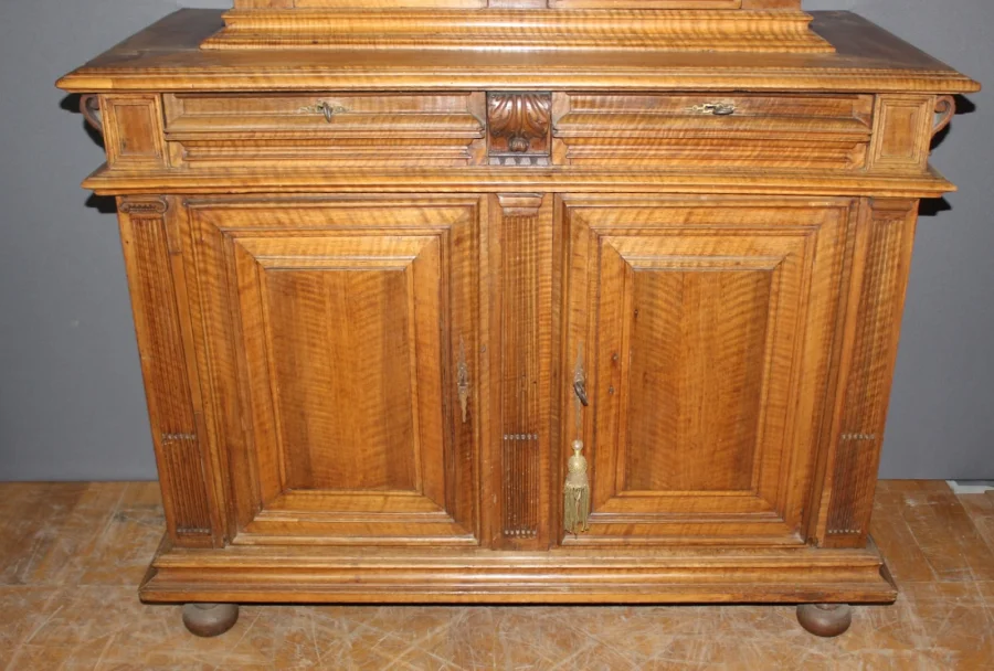 Buffet à Retrait Louis XIII En Noyer  Fin XVII Siècle