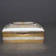 Boite En Porcelaine à Décor De Fleurs Et Or Vers 1900