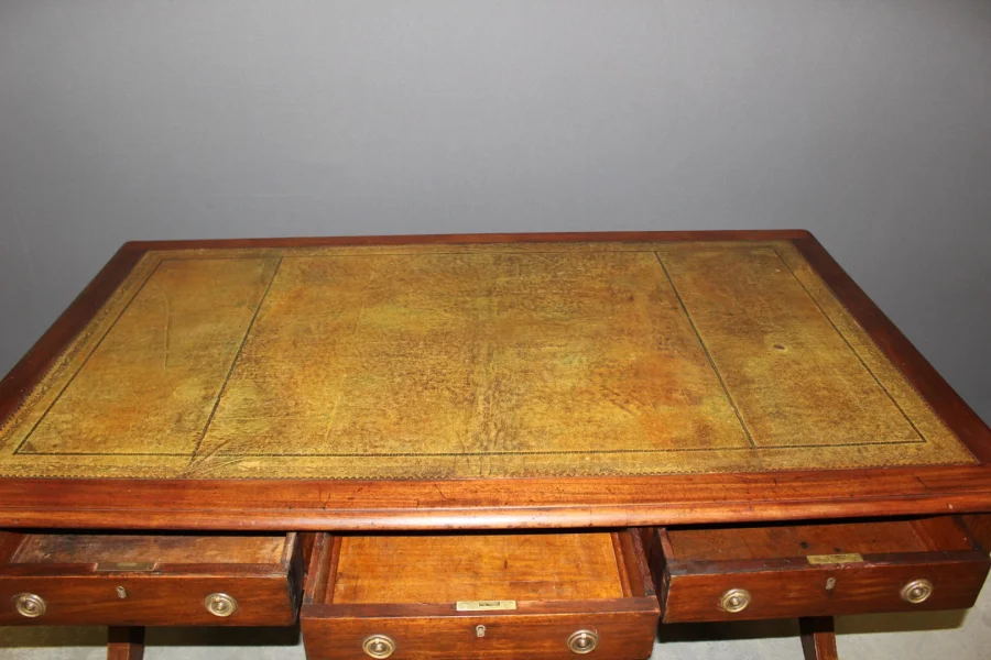 ENGLISH DESK
