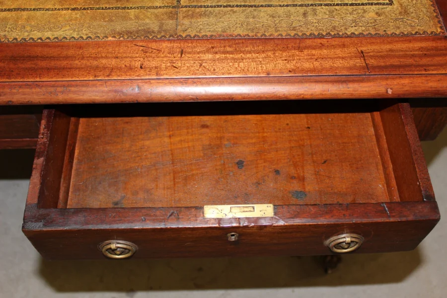 ENGLISH DESK