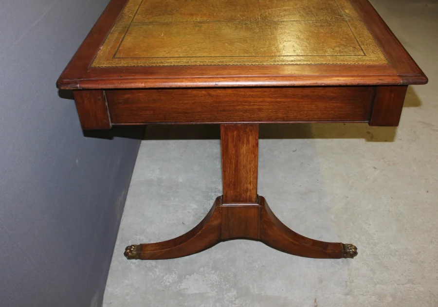 ENGLISH DESK