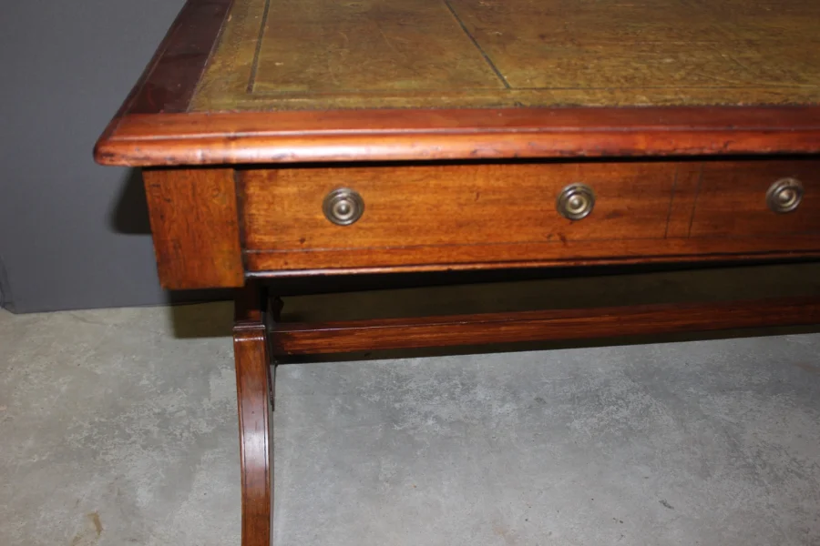 ENGLISH DESK