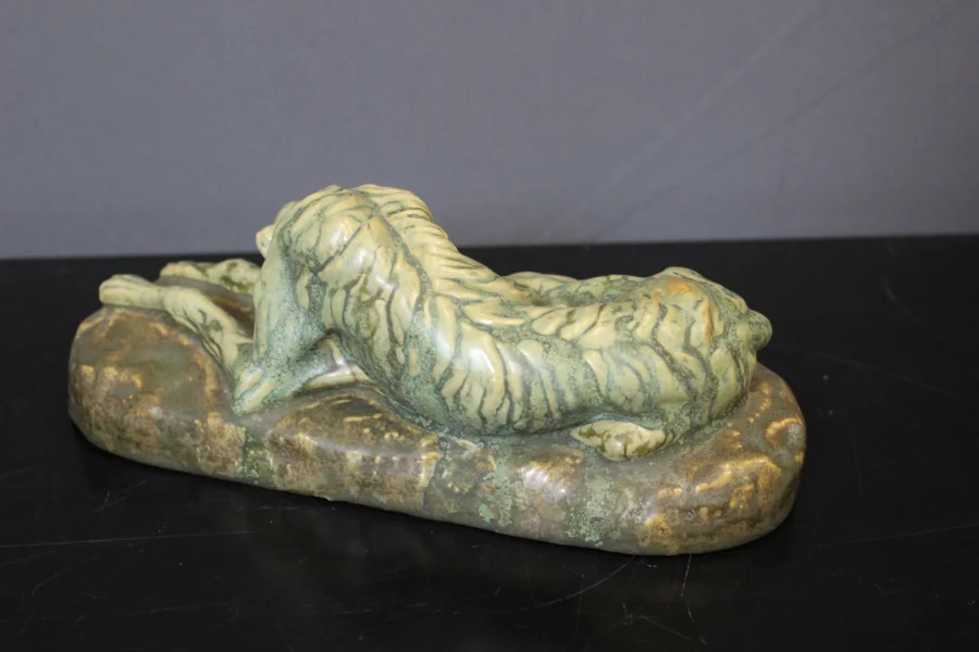 Chien Couché En Céramique , Pierrefonds Vers 1940