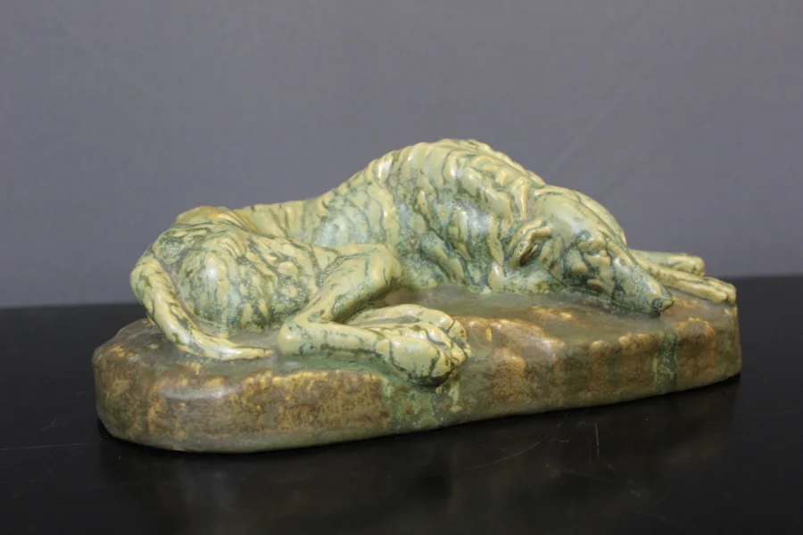 Chien Couché En Céramique , Pierrefonds Vers 1940