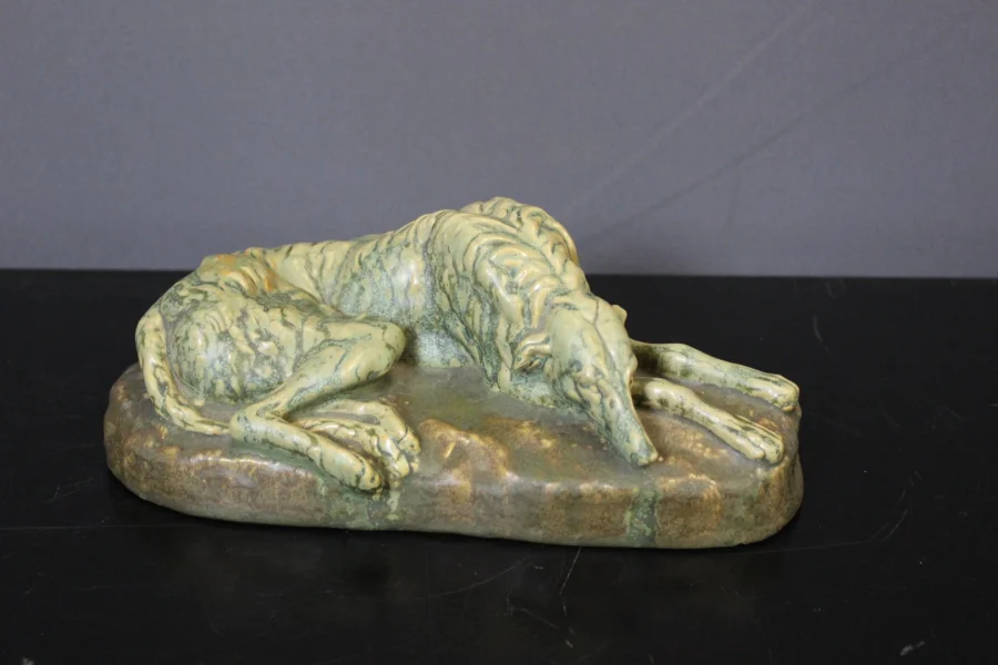 Chien Couché En Céramique , Pierrefonds Vers 1940