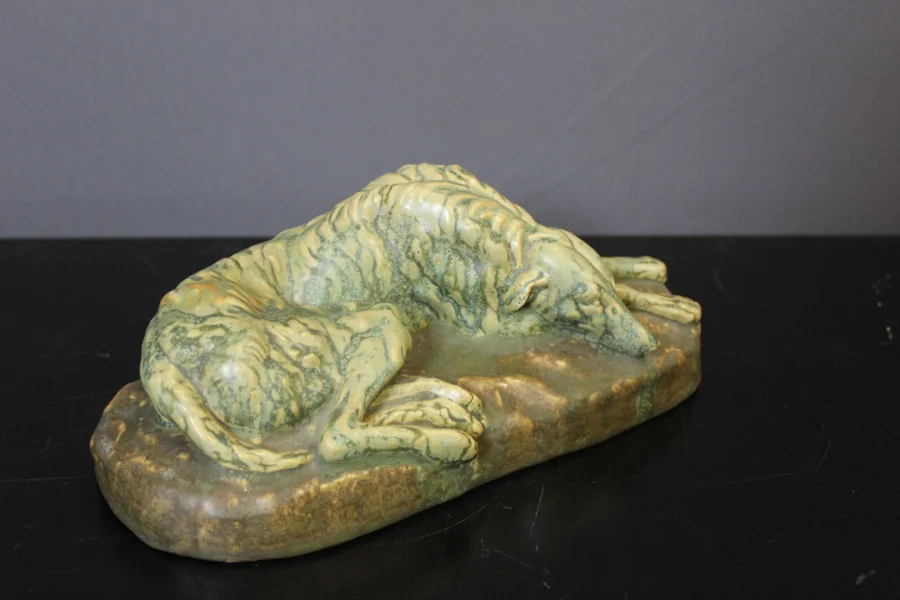 Chien Couché En Céramique , Pierrefonds Vers 1940