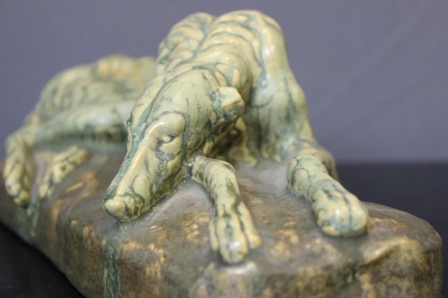 Chien Couché En Céramique , Pierrefonds Vers 1940