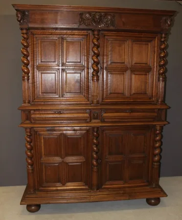Buffet Quatre Portes Louis XIII En Noyer fin XVII