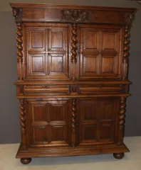 Buffet Quatre Portes Louis XIII En Noyer fin XVII