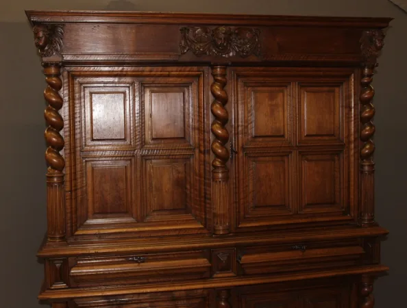Buffet Quatre Portes Louis XIII En Noyer fin XVII