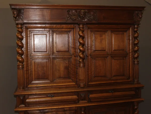 Buffet Quatre Portes Louis XIII En Noyer fin XVII