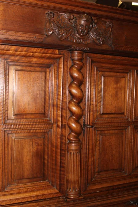 Buffet Quatre Portes Louis XIII En Noyer fin XVII
