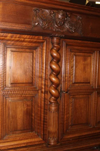 Buffet Quatre Portes Louis XIII En Noyer fin XVII