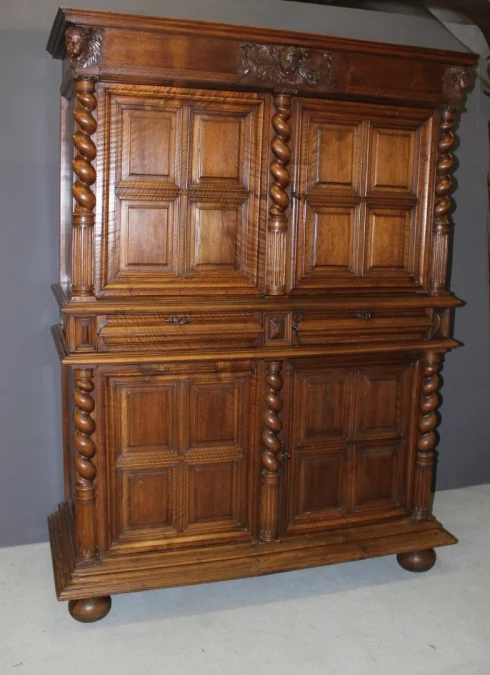 Buffet Quatre Portes Louis XIII En Noyer fin XVII