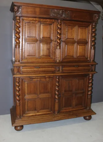 Buffet Quatre Portes Louis XIII En Noyer fin XVII