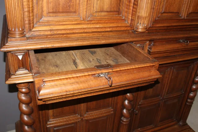 Buffet Quatre Portes Louis XIII En Noyer fin XVII