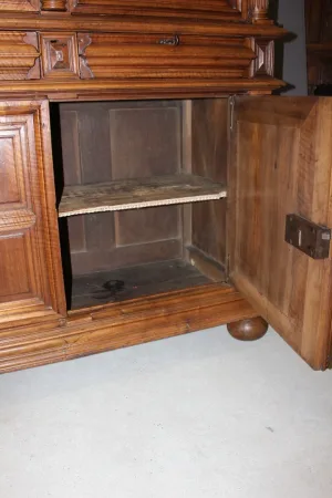 Buffet Quatre Portes Louis XIII En Noyer fin XVII