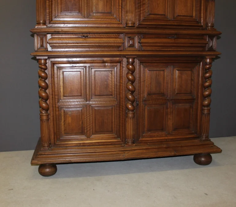 Buffet Quatre Portes Louis XIII En Noyer fin XVII