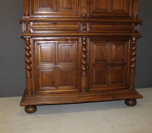 Buffet Quatre Portes Louis XIII En Noyer fin XVII