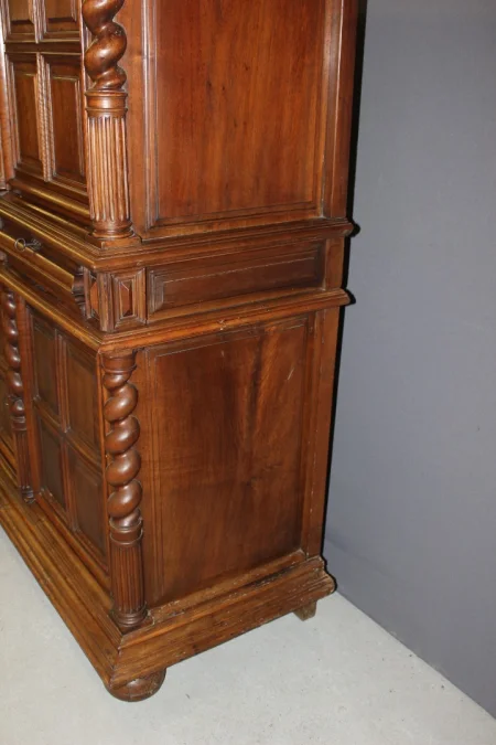 Buffet Quatre Portes Louis XIII En Noyer fin XVII