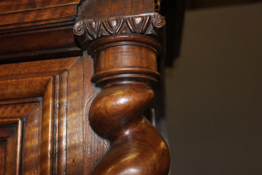 Buffet Quatre Portes Louis XIII En Noyer fin XVII