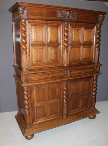 Buffet Quatre Portes Louis XIII En Noyer fin XVII