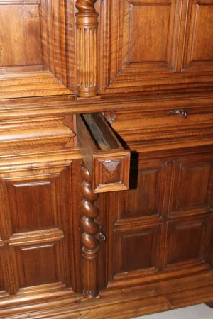 Buffet Quatre Portes Louis XIII En Noyer fin XVII