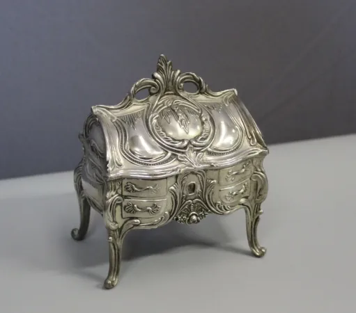 Coffret à Bijoux En Métal Argenté Imitant Un Bureau