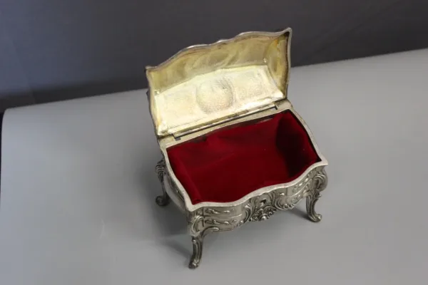 Coffret à Bijoux En Métal Argenté Imitant Un Bureau