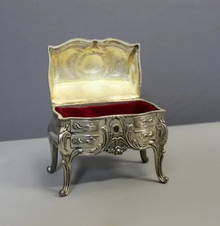 Coffret à Bijoux En Métal Argenté Imitant Un Bureau