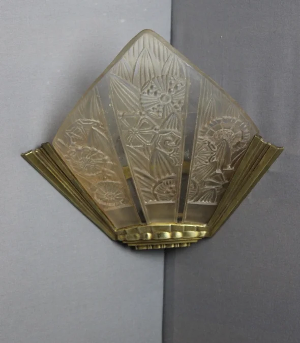 PAAR ECKLEUCHTEN IM ART-DÉCO-STIL