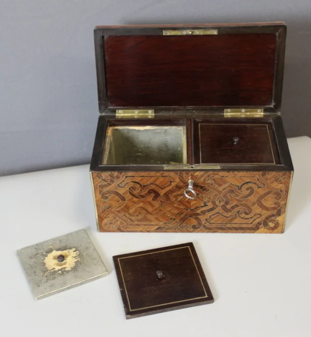 Boite à thé par Tahan en marqueterie XIX