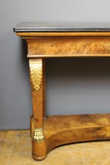 Console d'époque Restauration en noyer et bronze vers 1820