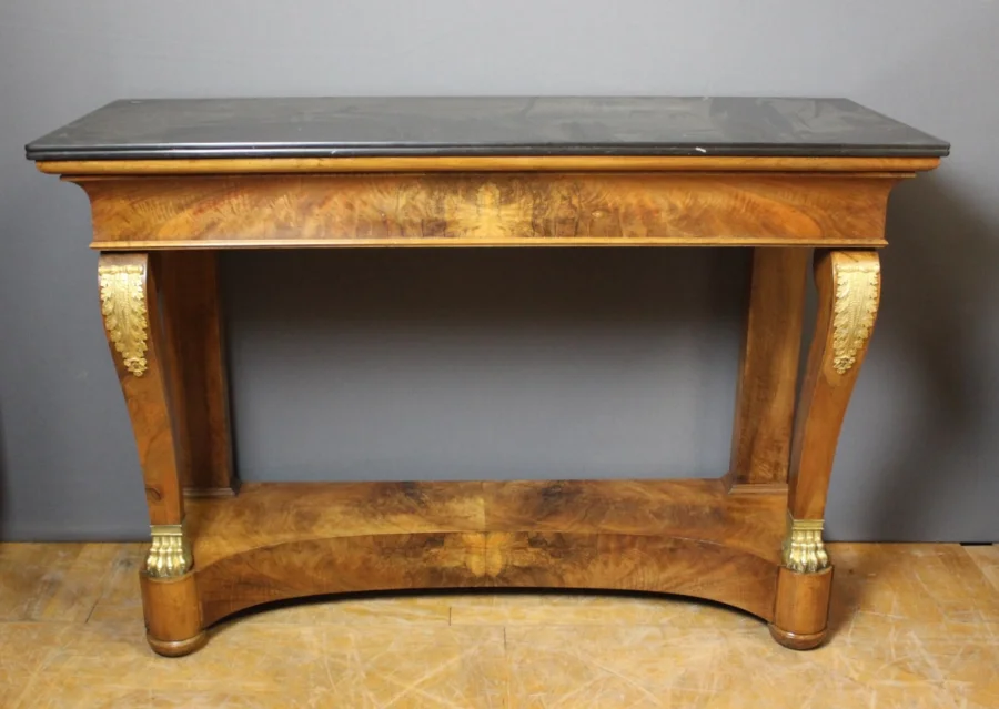 Console d'époque Restauration en noyer et bronze vers 1820