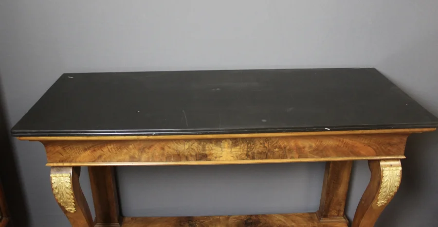 Console d'époque Restauration en noyer et bronze vers 1820