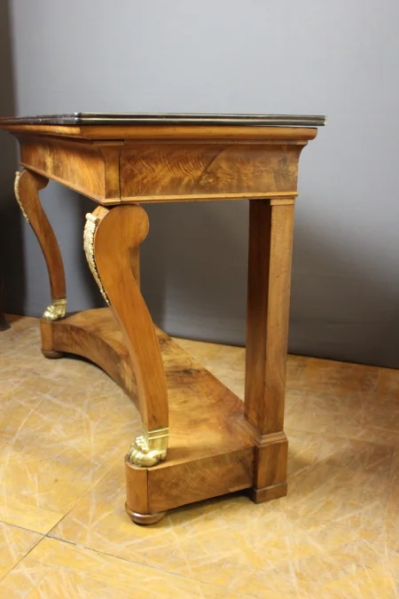 Console d'époque Restauration en noyer et bronze vers 1820