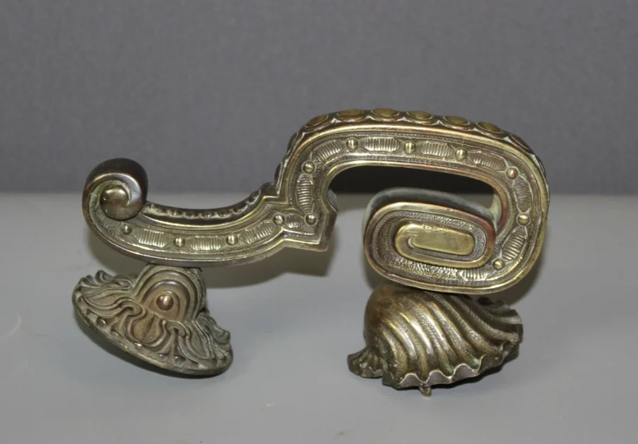 DOOR KNOCKER