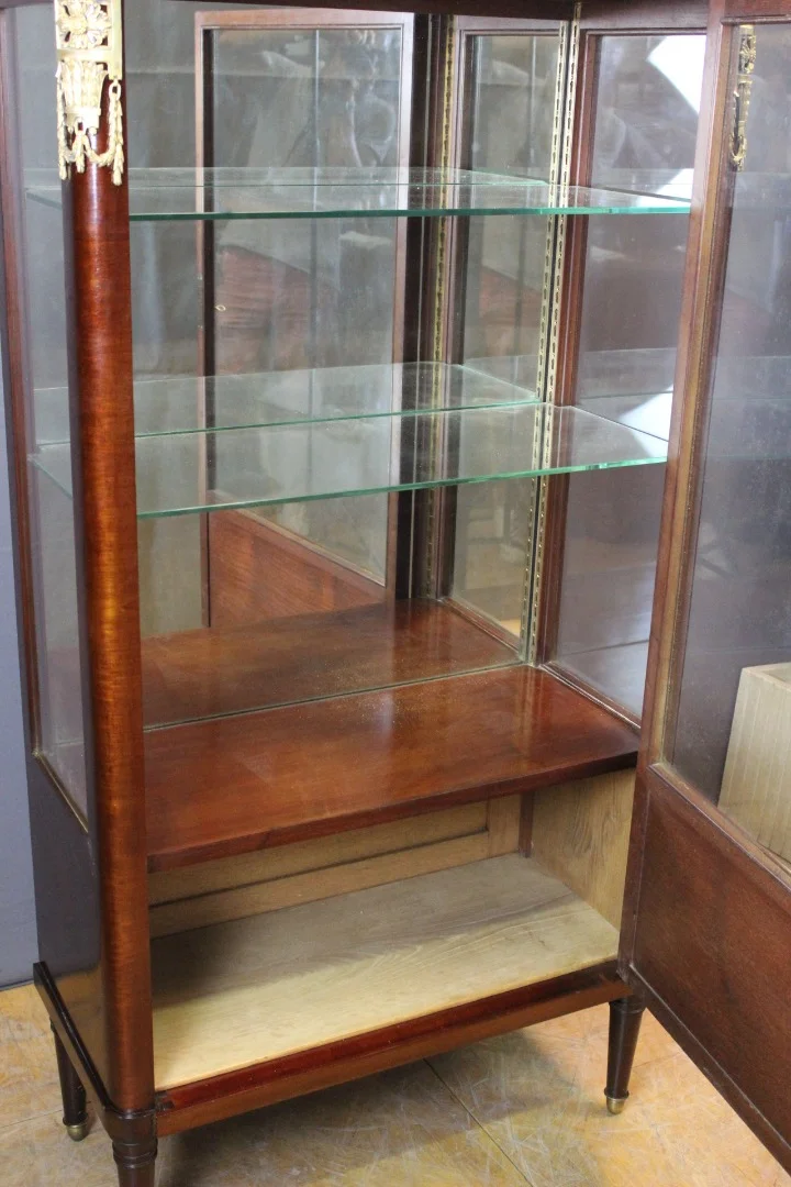 19世紀後半の展示キャビネット