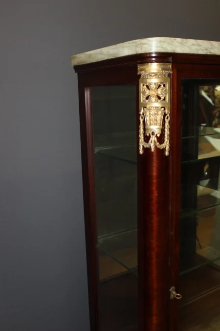 Vitrine en acajou et marqueterie fin XIX
