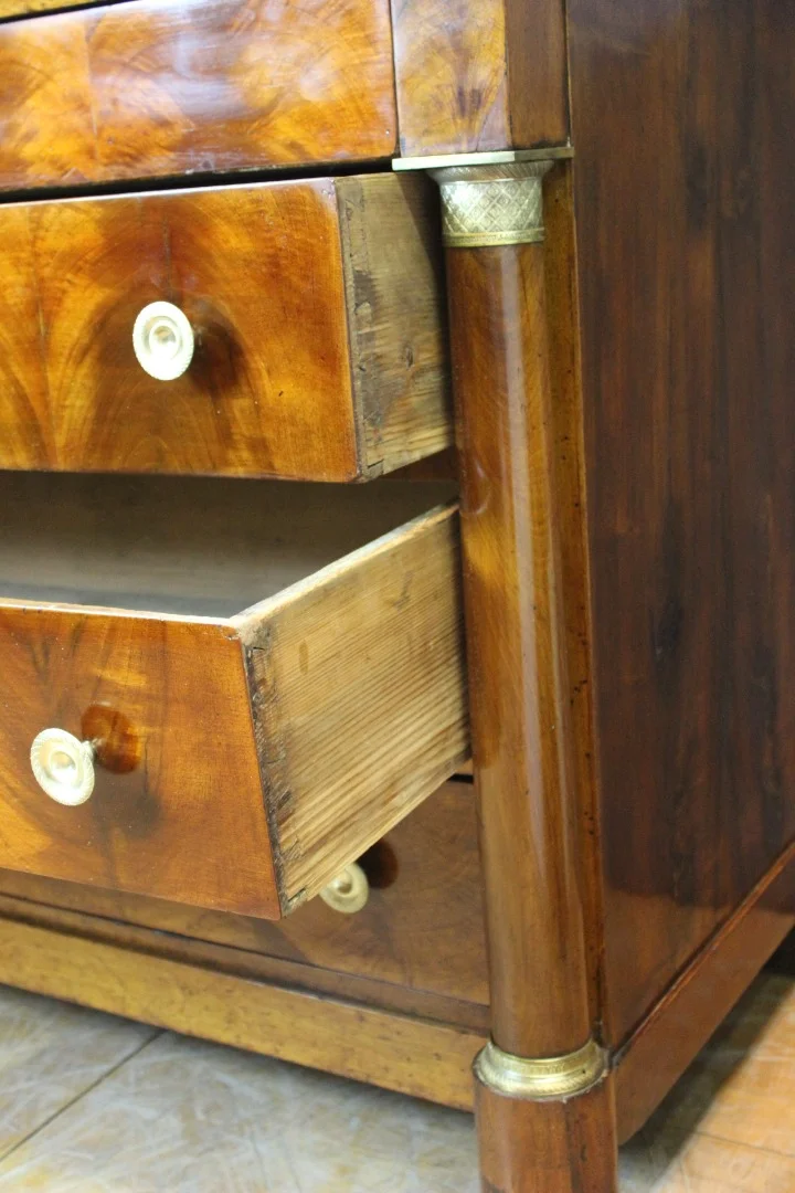 Commode Empire à colonnes Détachées en noyer début XIX