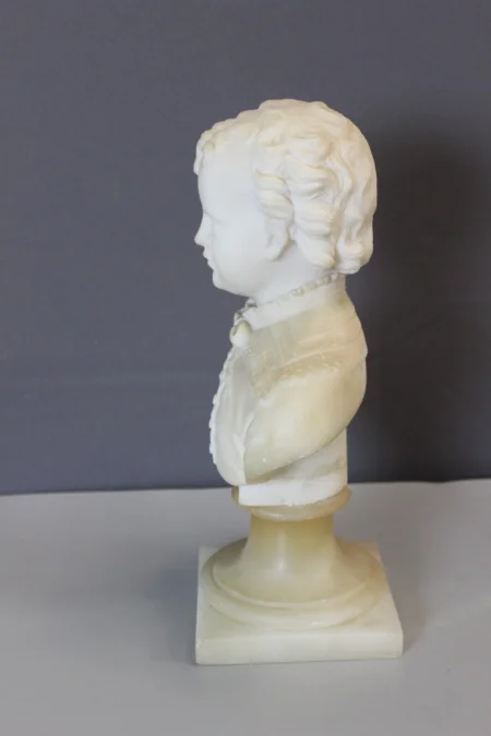 Buste d'un Jeune Garçon du XVIII en Albâtre