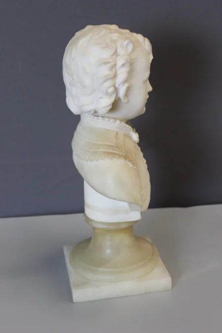 Buste d'un Jeune Garçon du XVIII en Albâtre