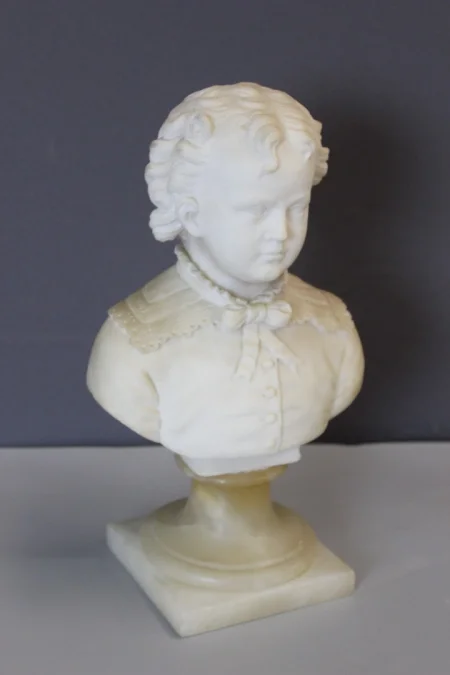 Buste d'un Jeune Garçon du XVIII en Albâtre