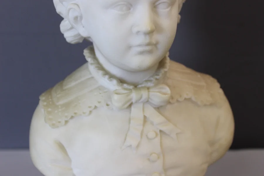 Buste d'un Jeune Garçon du XVIII en Albâtre