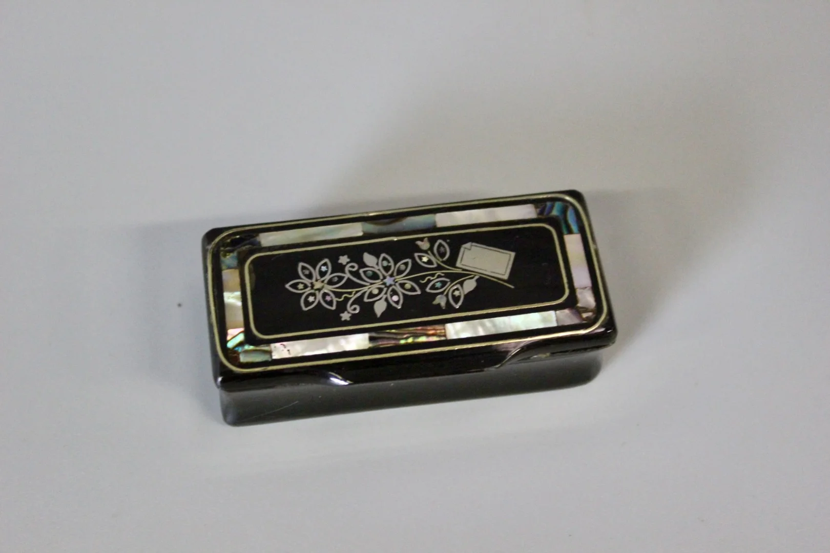 TOBACCO BOX