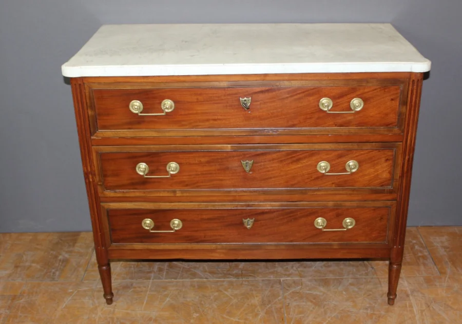 Petite Commode Louis XVI début XIX