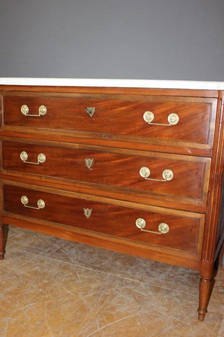 Petite Commode Louis XVI début XIX