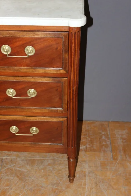 Petite Commode Louis XVI début XIX